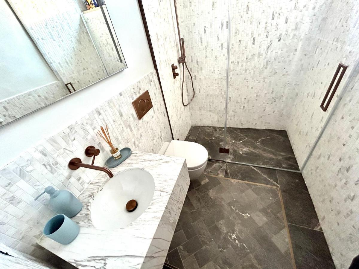 Design Home At Garda Lake Дезенцано-дель-Гарда Экстерьер фото