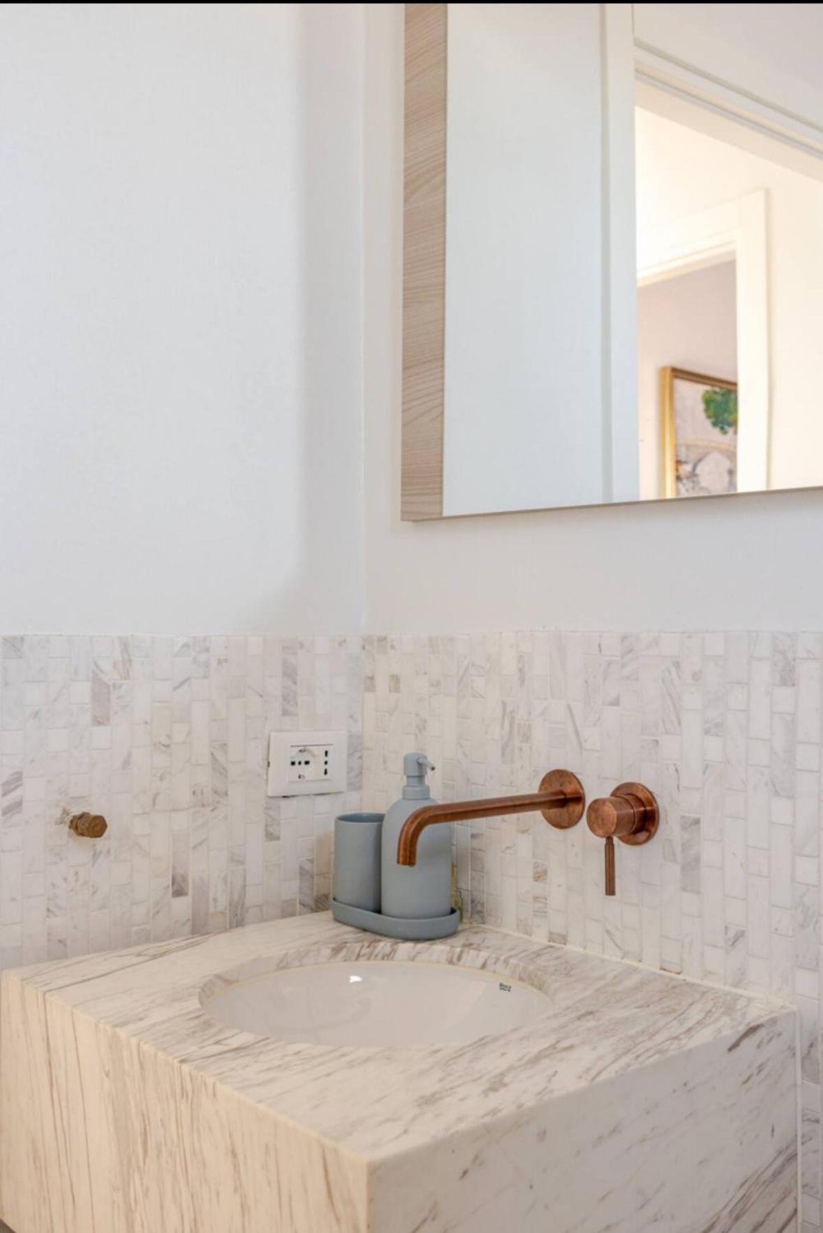 Design Home At Garda Lake Дезенцано-дель-Гарда Экстерьер фото